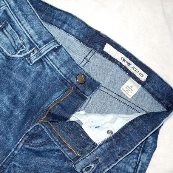 DKNY EUC Dark Denim Acid Wash Cropped Capri Jeans size 2 - Picture 6 of 10